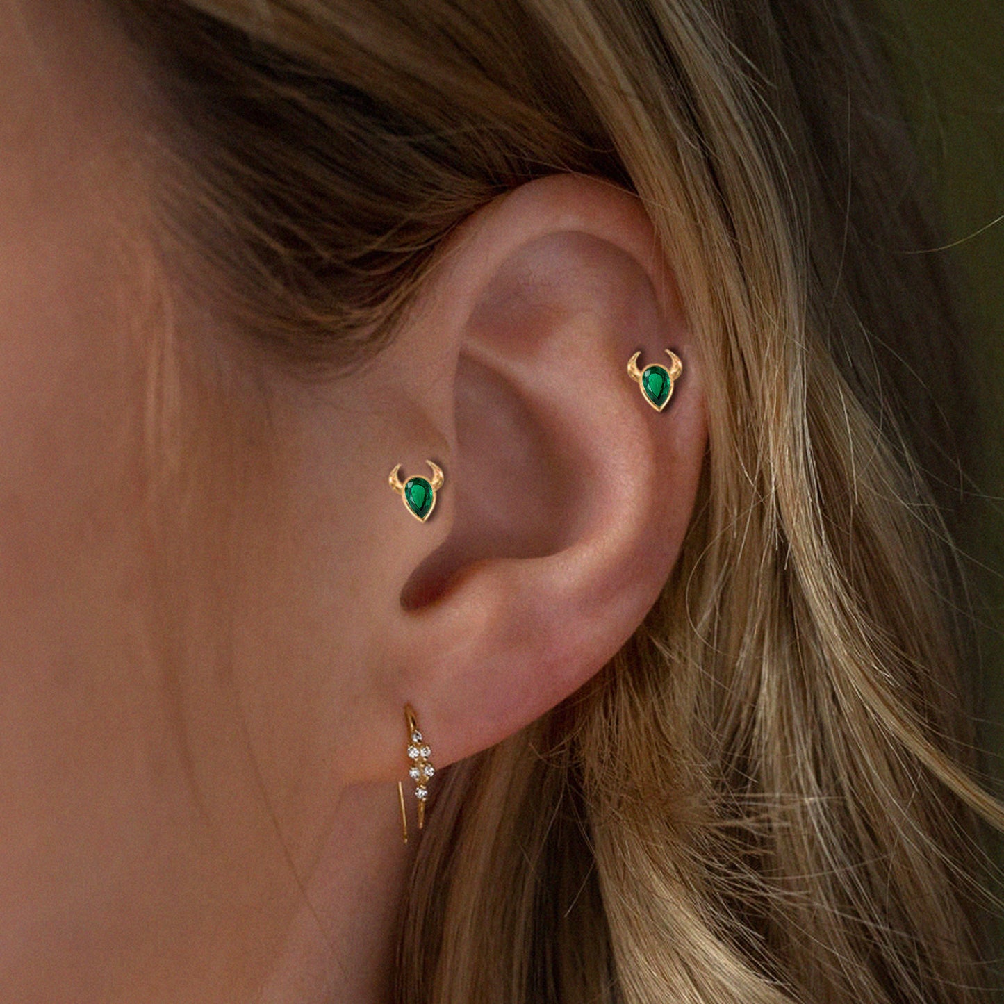 Screw Back Piercing,14K Solid Gold Pear Cut Natural Emerald Bull's Piercing,Emerald Cartilage Piercing,Helix-Tragus Piercing,16G(1.2mm)